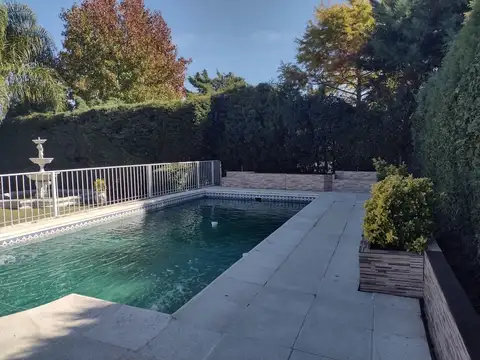 Casa a la venta de 3 dormitorios en Barrio Los Sauces.Pilar