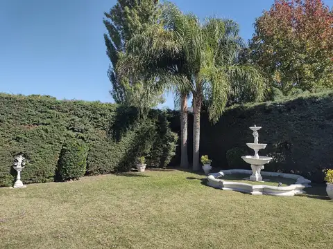 Casa en Venta con 4 cocheras
