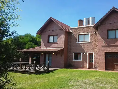 Casa 5 ambientes con 3 baños