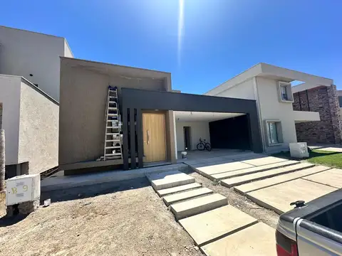 Severo del Castillo 2100