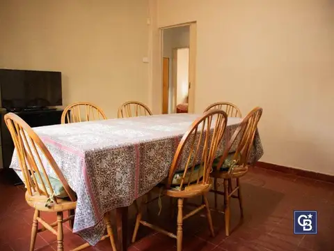 Casa 5 ambientes con 2 baños