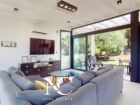 Casa en Venta con 2 cocheras