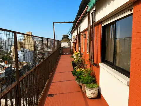 Departamento 4 ambientes frente con espectacular balcon terraza