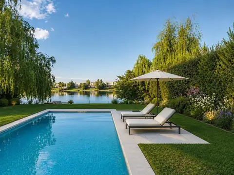 Casa al Lago con excelente ubicación y amplio espejo de agua