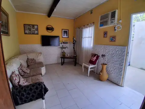 Casa 5 ambientes con 1 baño