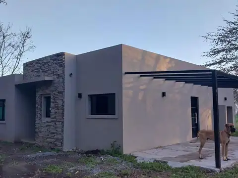 VENTA DE CASA 4 AMBIENTES EN EL BARRIO EL CAZADOR ESCOBAR