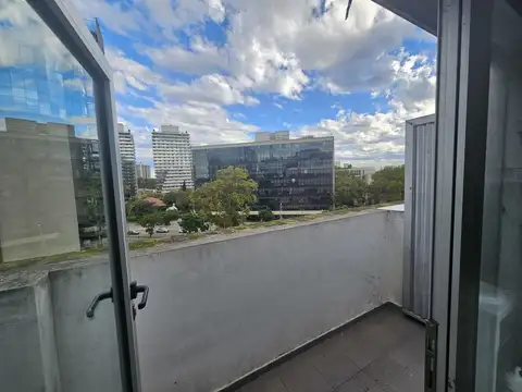Oficina en Puerto NorteOFICINA PREMIUM EN PUERTO NORTE | CON PATIO EXCLUSIVO Y DISEÑO INDUSTRIAL