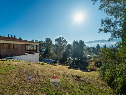 Venta casa+ dpto+ pileta villa parque siquiman cba