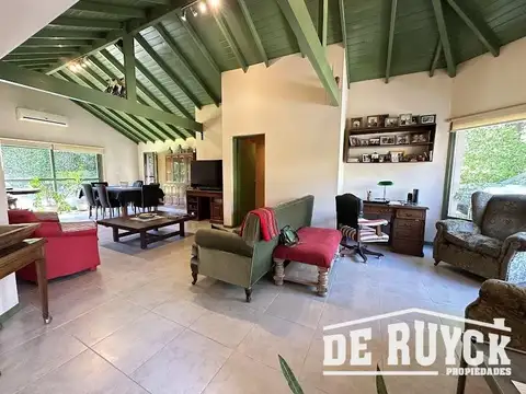 Casa 5 ambientes con 2 baños