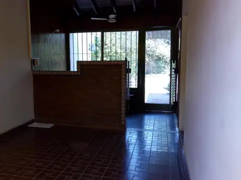 SE VENDE: AV. 9 DE JULIO 1936, CASA DE 2 DORMITORIOS