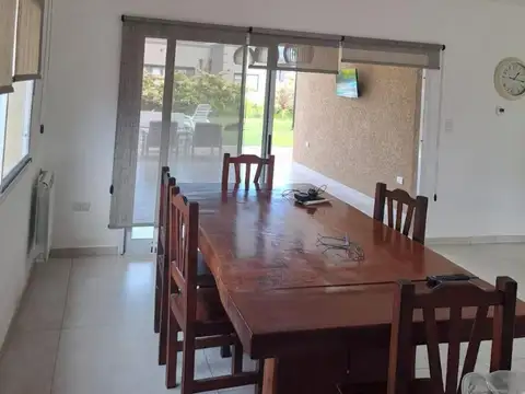 Casa 4 ambientes con 3 baños