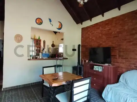 Casa en venta en Don Torcuato - 4 ambientes Pileta y Quincho