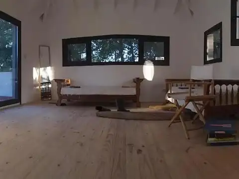 Casa en Alquiler con 2 cocheras
