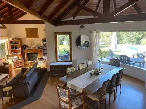 Casa 5 ambientes con 4 baños