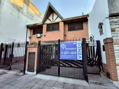 Casa tipo duplex en Barrio Naon