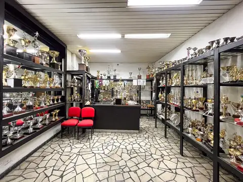 DEPÓSITO EN PARQUE CHACABUCO 320 m² EN DOS PLANTAS