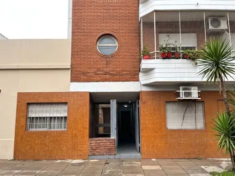 VENTA PH DE 2 AMBIENTES EN MATADEROS CON PARRILLA