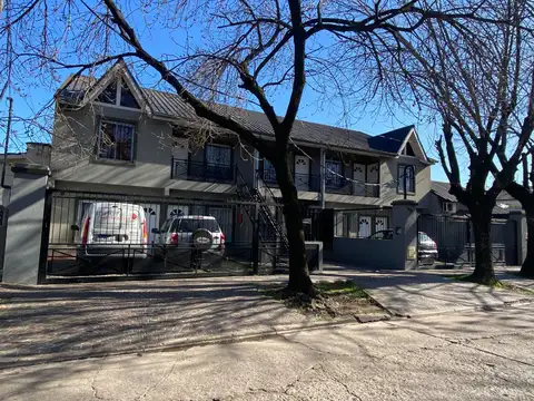 Departamento 2 ambientes planta baja con cochera al frente