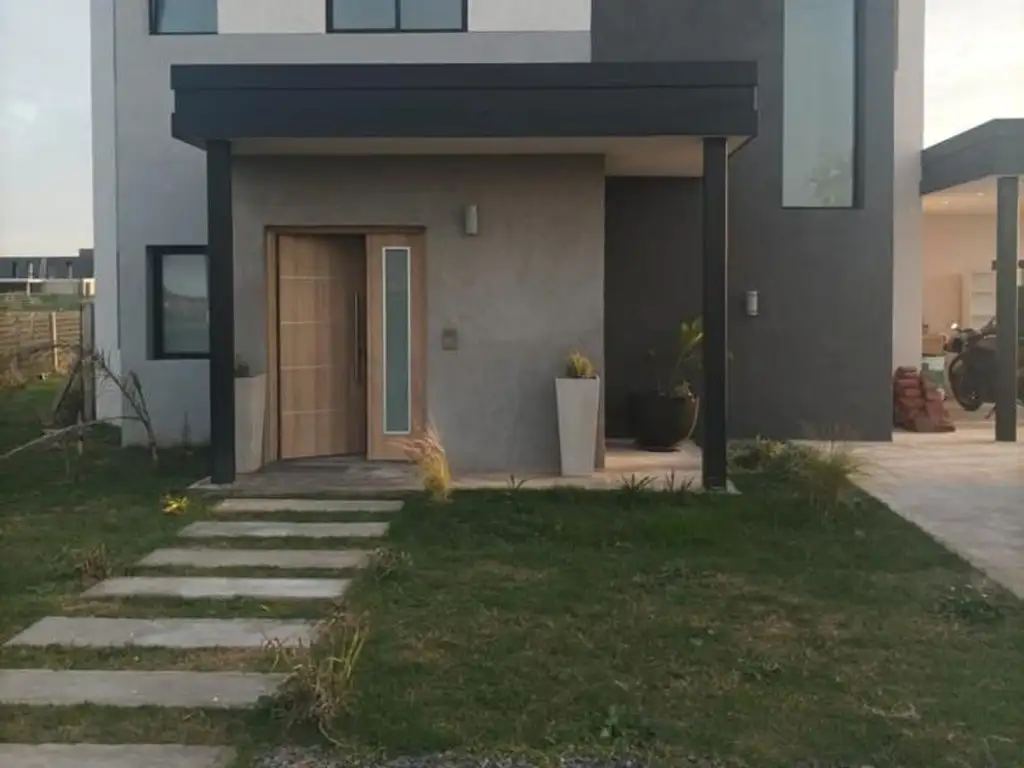 Casa en Alquiler en Pueblos Del Plata - Sebastian Gaboto - 3 dormitorios