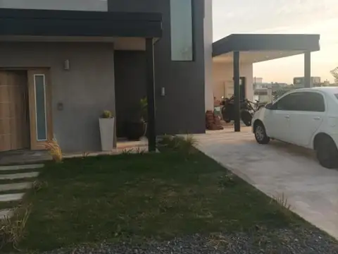 Casa en Alquiler en Pueblos Del Plata - Sebastian Gaboto - 3 dormitorios