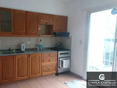 Casa 4 ambientes con 2 baños