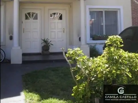 Casa en venta de 3 dormitorios c/ cochera en María del Parque