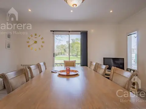 Casa en Alquiler con 2 cocheras