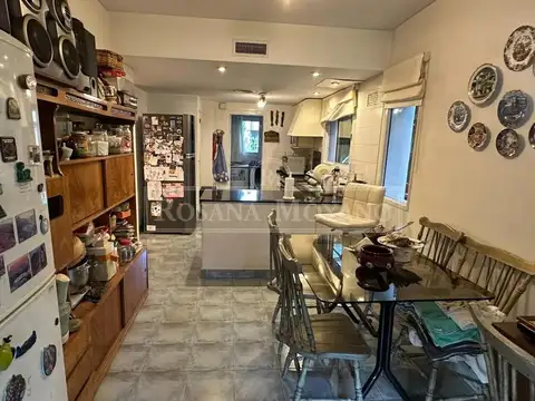 Casa en Venta con 3 cocheras
