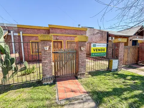 Casa en venta 2 dormitorios con pileta apta crédito