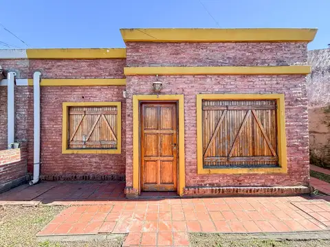 Casa 4 ambientes con 2 baños