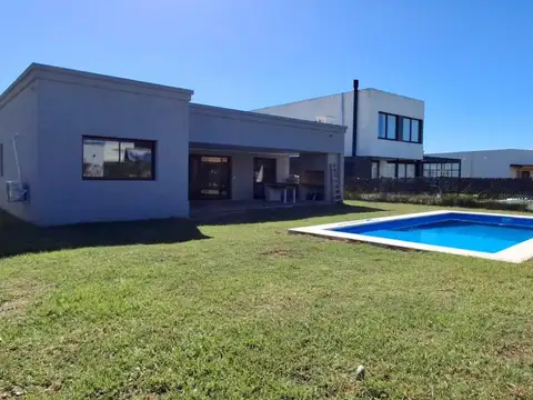Casa en Venta en El Canton - Norte, USD 237.000