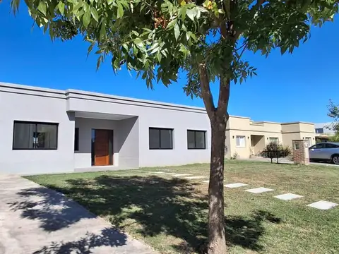 Barrio El Cantón Norte, Libertad 310,  Ingeniero Maschwitz, partido de Escobar, provincia de Buenos Aires, Argentina
