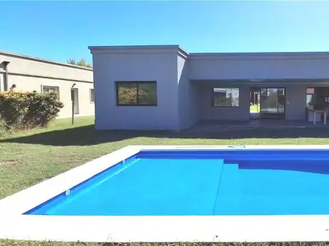 Venta Casa 4 dormitorios, pileta, a estrenar, interna. Cantón Norte, Escobar, Zona Norte, GBA