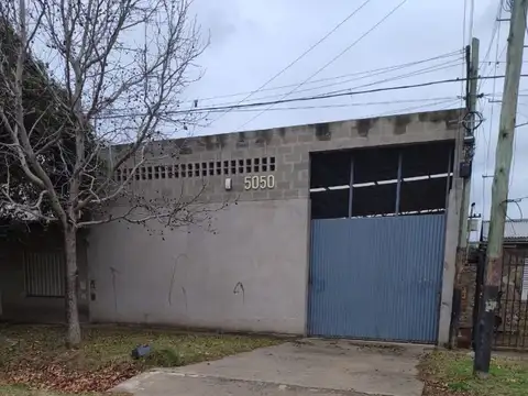 Galpon semi nuevo 200mtr impecable con piso cemento, alarma, baño