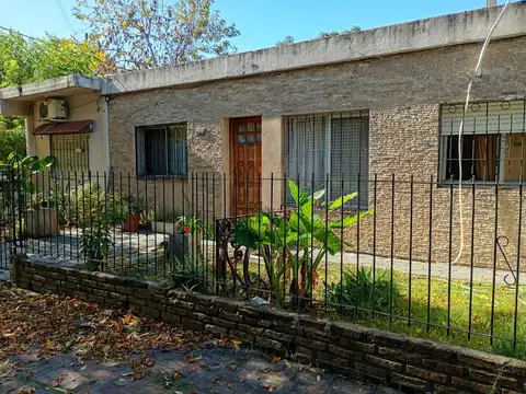 Casa más depto en venta en monte Geande