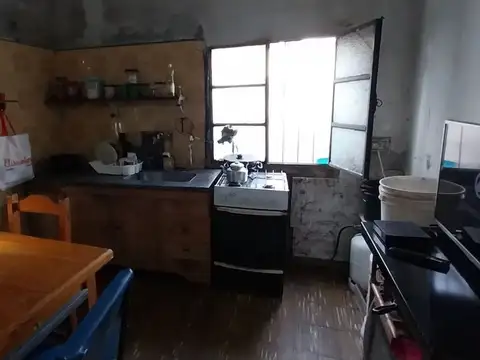 VENTA LOTE CON 2 CASAS A RECICLAR - MORENO