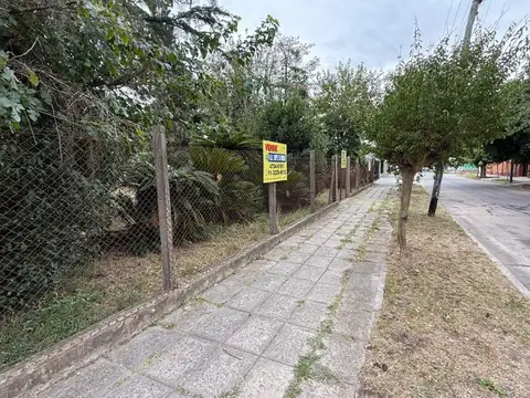 Terreno en Venta en Villa Luzuriaga, USD 370.000