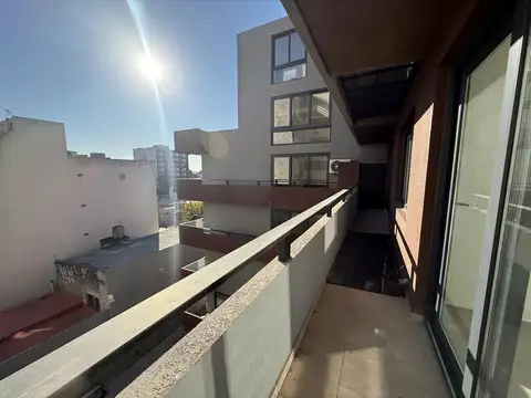 Departamento 2 ambientes de categoría en Morón Sur