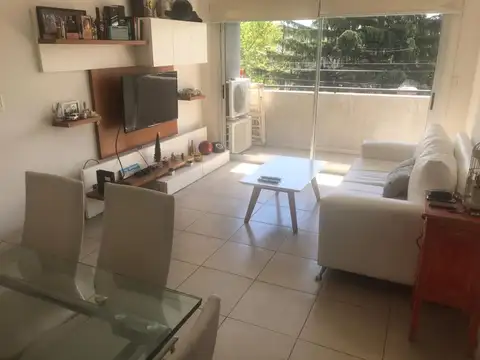 Amplio departamento de dos ambientes en calle Garay en Quilmes Centro