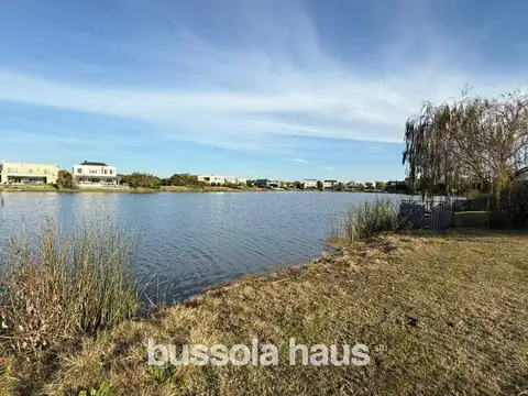 Terreno en venta al lago central de Vistas en Puertos, Escobar