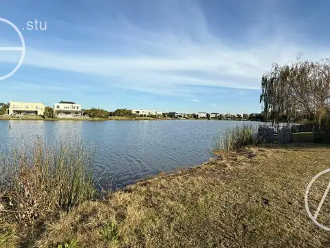 Terreno en venta al lago central de Vistas en Puertos, Escobar