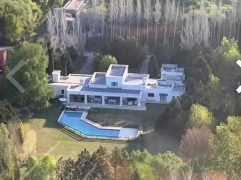 En venta con renta espectacular casa en La Colina Villa de Campo - Open Door - Lujan