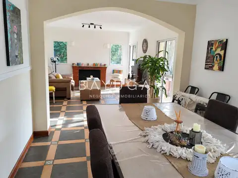 Casa 5 ambientes con 3 baños