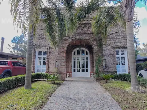 Casa 10 ambientes con 6 baños