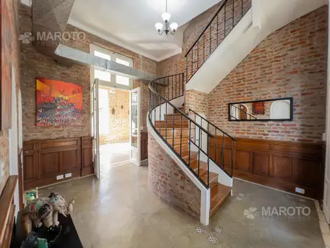 Casa en Venta con 4 cocheras