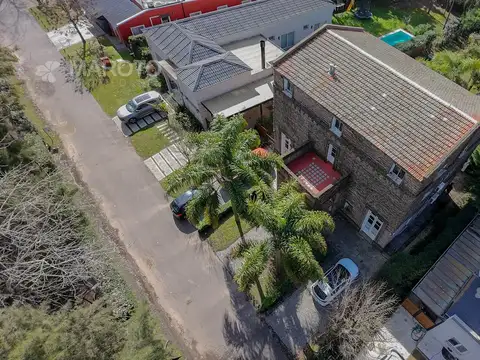 CASA EN VENTA EN BARRIO ALAMO ALTO CON CINCO DORMITORIOS - MAROTO PROPIEDADES