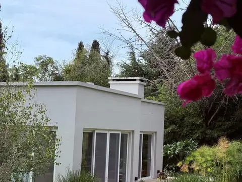 Casa 10 ambientes con 4 baños