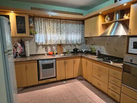 VENTA CASA 3 DORMITORIOS, COCHERA, PATIO B EMPALME