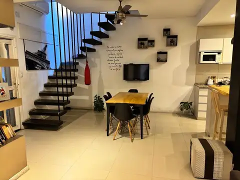 CASA IMPECABLE DE 3 DORMITORIOS PATIO Y COCHERA