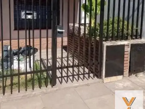 Casa en venta - 2 Dormitorios 2 Baños - 110Mts2 - Ramos Mejía